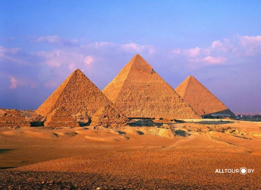 Пирамиды в Гизе Пирамиды в Гизе - самые известные пирамиды Египта.